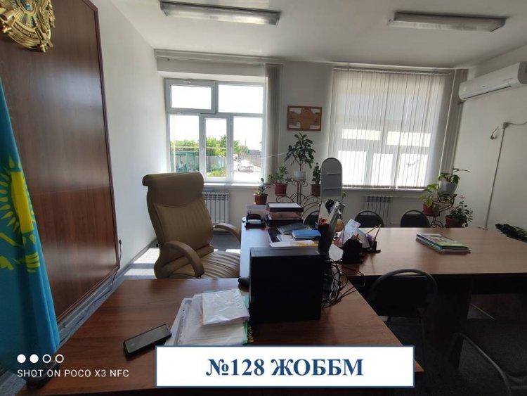 Директордың кабинеті 1 қабатта орналасқан